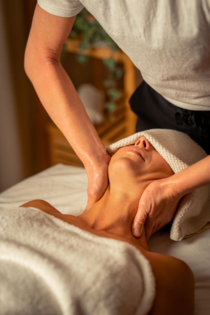 Masaje facial japonés Masaje facial japonés
